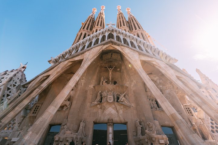 Sagrada Familia Guided Tour with Skip the Line Ticket