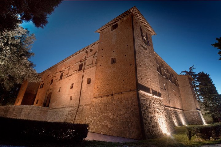 Montalcino: Brunello Wine Tasting & Lunch in a Tuscan Castle
