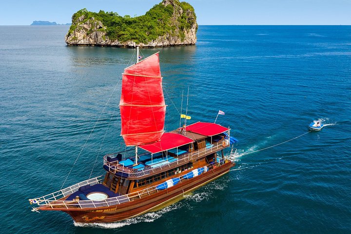 Semi-Private yacht adventure to Ang Thong Park’s hidden treasures