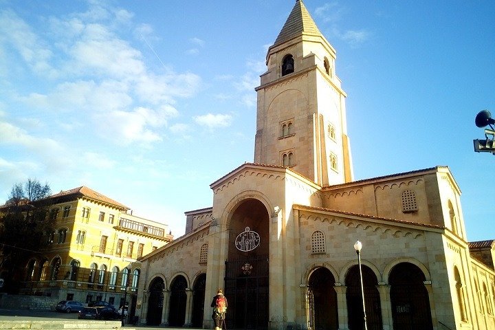 Private Tour of Gijon City and Villaviciosa