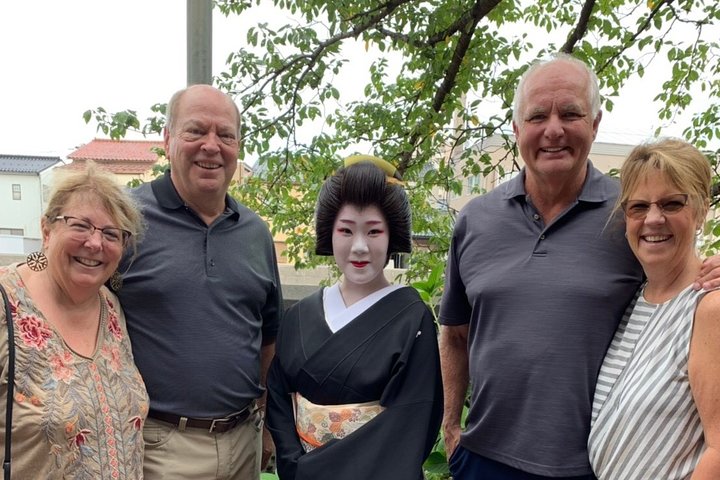 Kanazawa Night Tour with Local Meal and Drinks