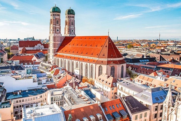 Private Transfer: Cruise Port Passau to Munich by Luxury Van
