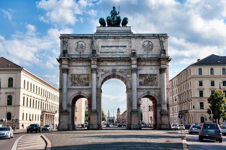Private Transfer: Cruise Port Passau to Munich by Luxury Van