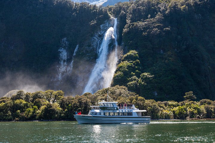 Milford Sound Premium Small Group Tour & Cruise from Queenstown