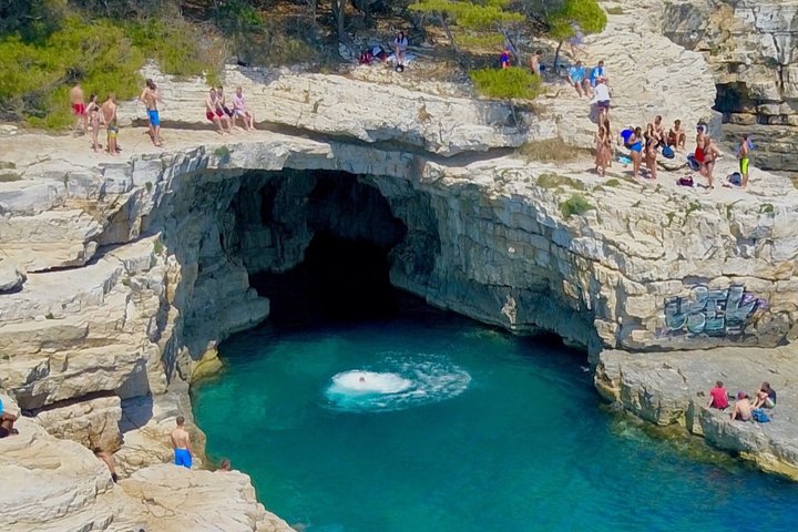 Pula: Sea Cave Kayak Tour with Snorkeling & Cliff Jumping