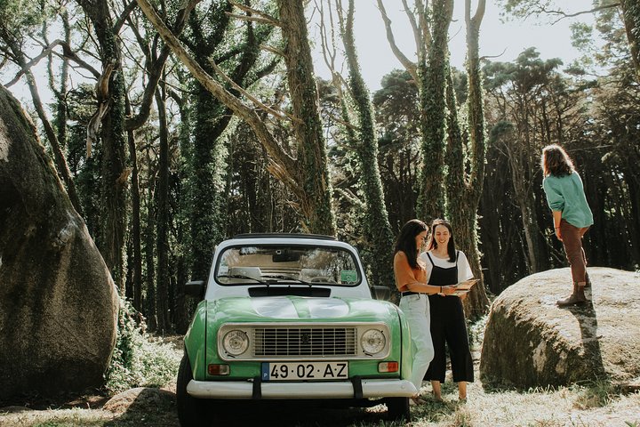 Private Sintra Tour Palaces and Coast by Vintage Car or Jeep