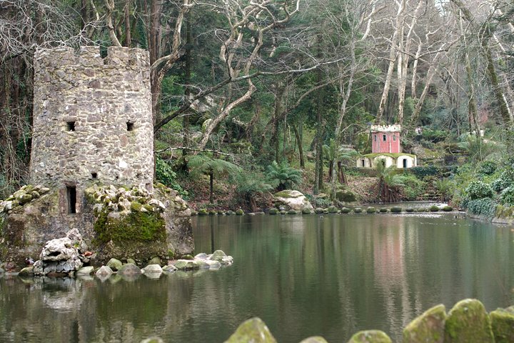 Private Sintra Tour Palaces and Coast by Vintage Car or Jeep