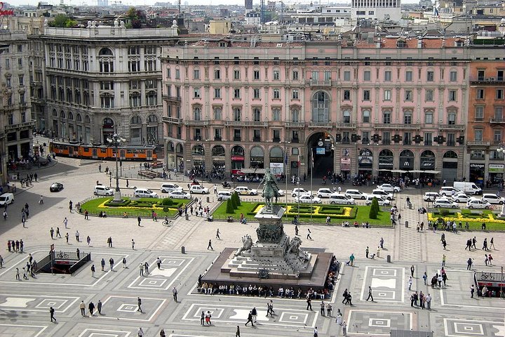 Airport Transfer: Malpensa Airport MXP to Milan by Luxury Van