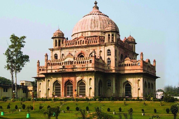 5-Hour Lucknow Sightseeing Tour with Hotel Pickup