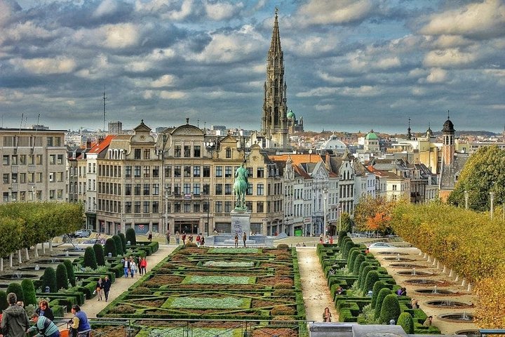 Private Transfer: Brussels Airport BRU to Brussels by Luxury Van