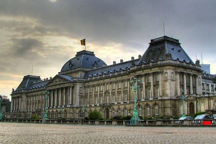 Private Transfer: Brussels Airport BRU to Brussels by Luxury Van
