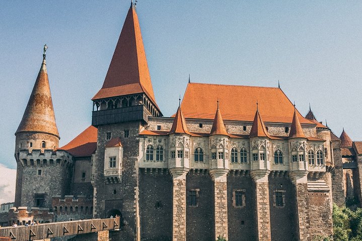 Tour to Corvin Castle in Hunedoara & Alba Iulia