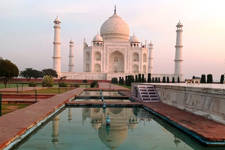Private Taj Mahal Sunrise and Agra Fort Skip the Line Tour