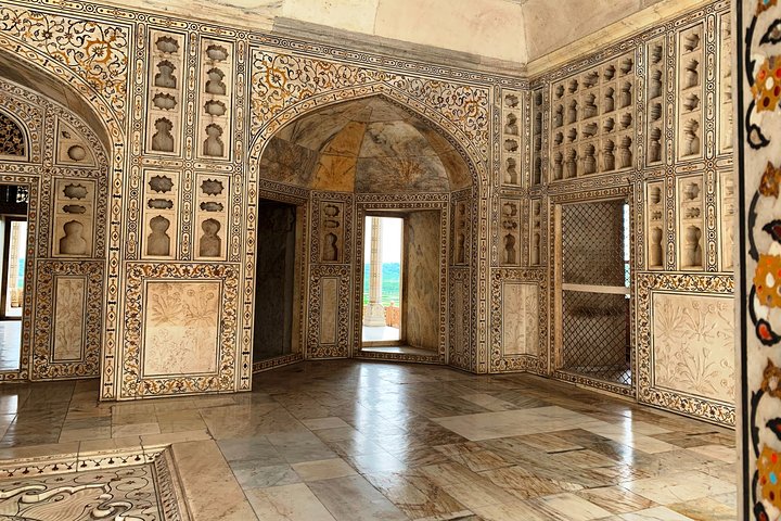 Private Taj Mahal Sunrise and Agra Fort Skip the Line Tour