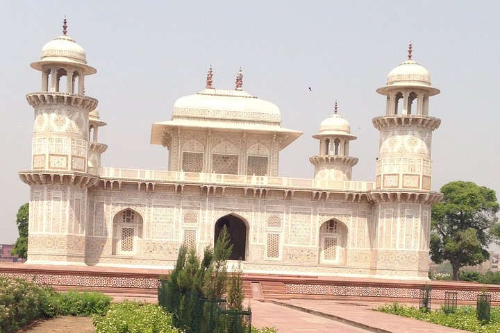 Private Taj Mahal Sunrise and Agra Fort Skip the Line Tour
