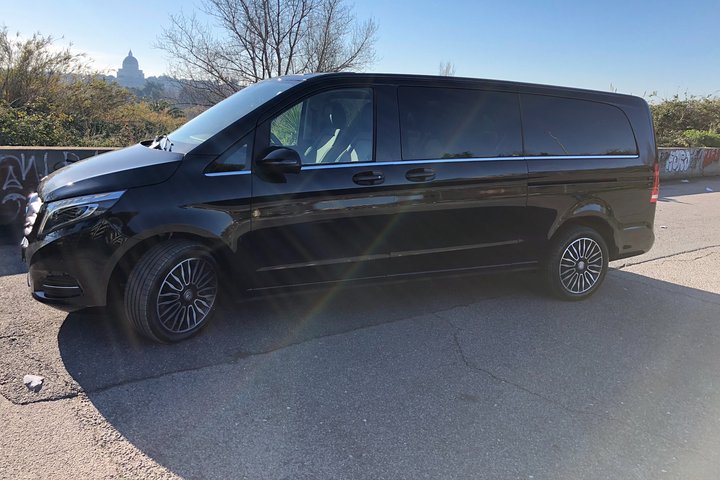 Fiumicino Airport private transfers with luxury Mercedes van