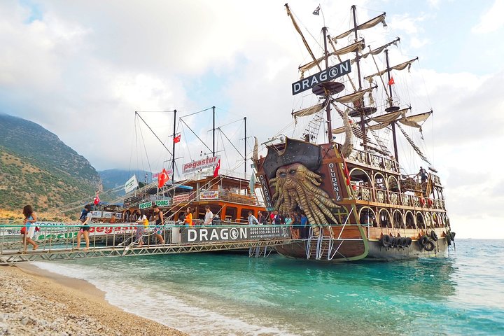 Fethiye: Ölüdeniz Pirate Boat with Swim Stops incl. Lunch