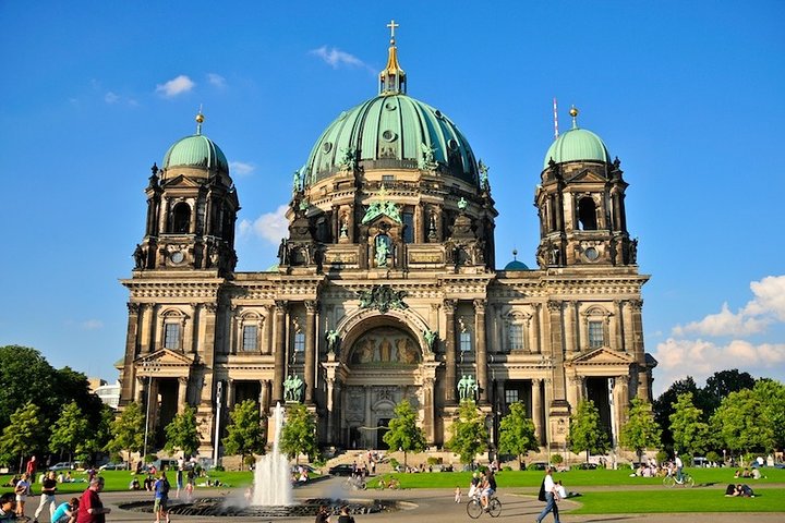 Arrival Transfer: Berlin Airport BER to Berlin in Luxury Van
