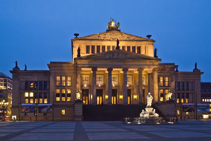 Arrival Transfer: Berlin Airport BER to Berlin in Luxury Van