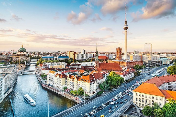 Private Transfer: Brandenburg Airport BER to Berlin by Luxury Van