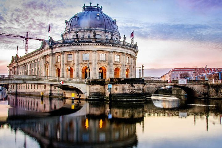 Arrival Transfer: Berlin Airport BER to Berlin in Business Car