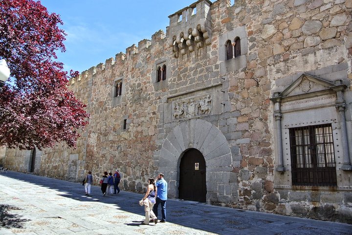 Private 3-hour Walking Tour of Avila with official tour guide