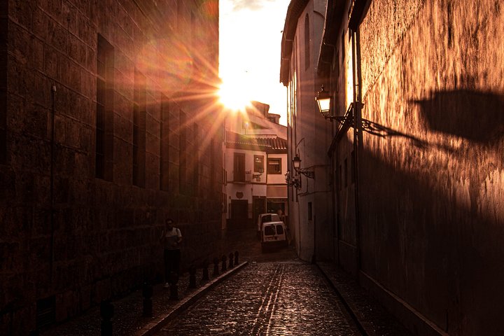 Sunset Walking Tour in Albaicín & Sacromonte