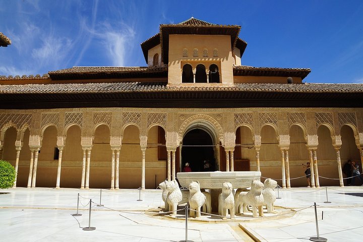 Alhambra Tour & ticket: Nasrid Palaces, Alcazaba & Generalife