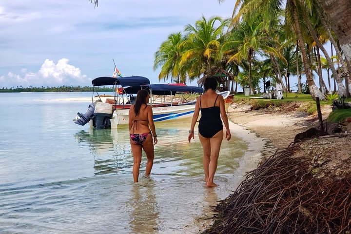 San Blas Islands 4D/3N Trip with Holandeses Cays & Boat Tour