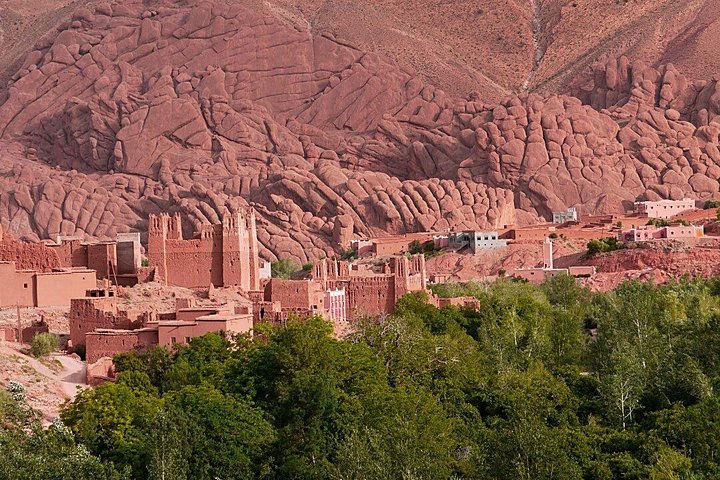 "Ouarzazate to Marrakech: Your Comfortable Private Transfer"