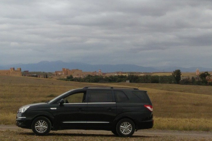 "Ouarzazate to Marrakech: Your Comfortable Private Transfer"