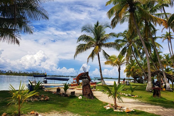 San Blas Islands 4D/3N Trip with Holandeses Cays & Boat Tour
