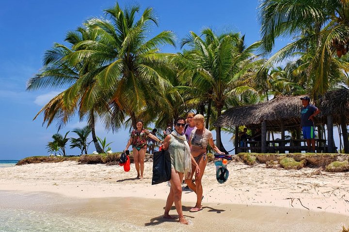 San Blas Islands 4D/3N Trip with Holandeses Cays & Boat Tour