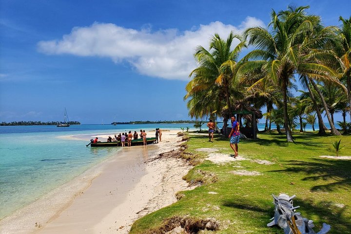 San Blas Islands 4D/3N Trip with Holandeses Cays & Boat Tour