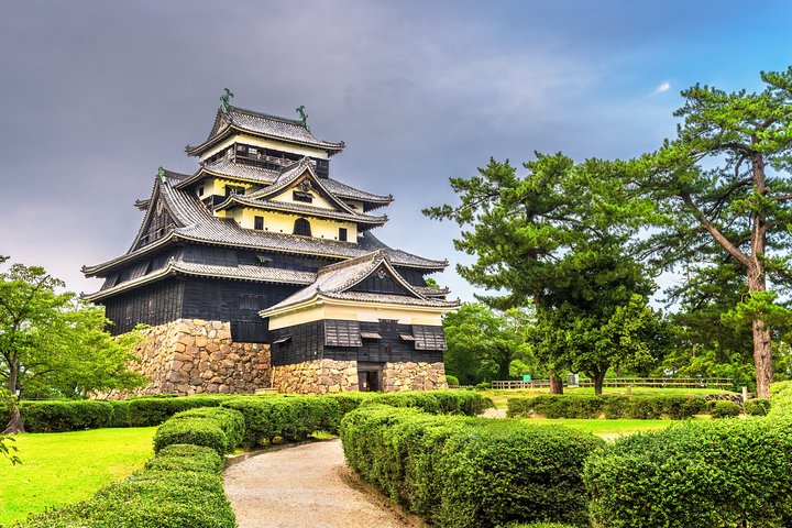 Private Romantic Walking Tour In Matsue