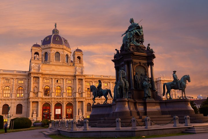 Airport Transfer: Vienna Airport VIE to Vienna by Luxury Car