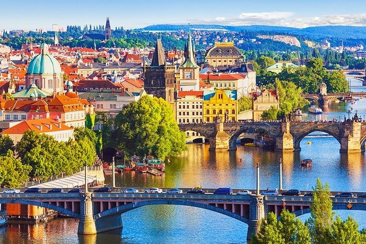 Airport Transfer: Vienna Airport VIE to Vienna by Luxury Car
