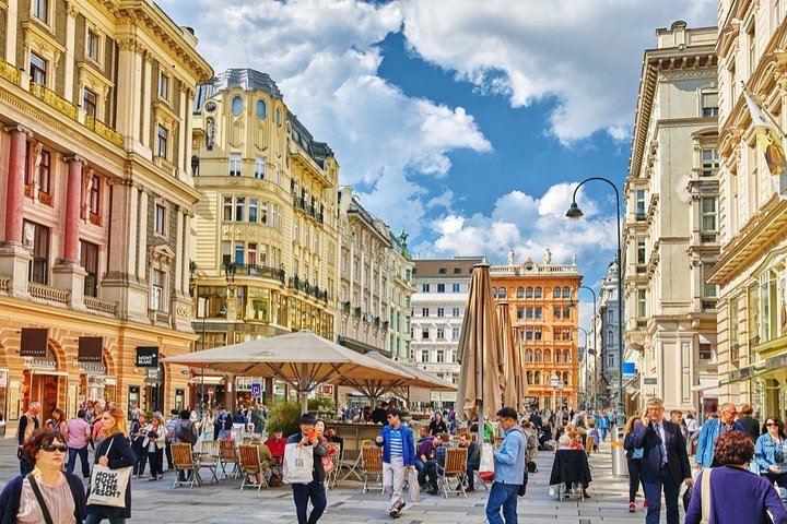 Airport Transfer: Vienna Airport VIE to Vienna by Luxury Car