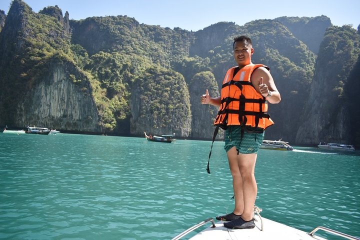 Best of Phi Phi Island Adventure Day Tour with Lunch from Phuket