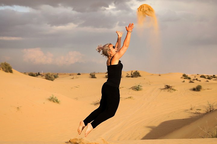 Abu Dhabi: Desert Safari with BBQ, Camel Ride & Sandboarding