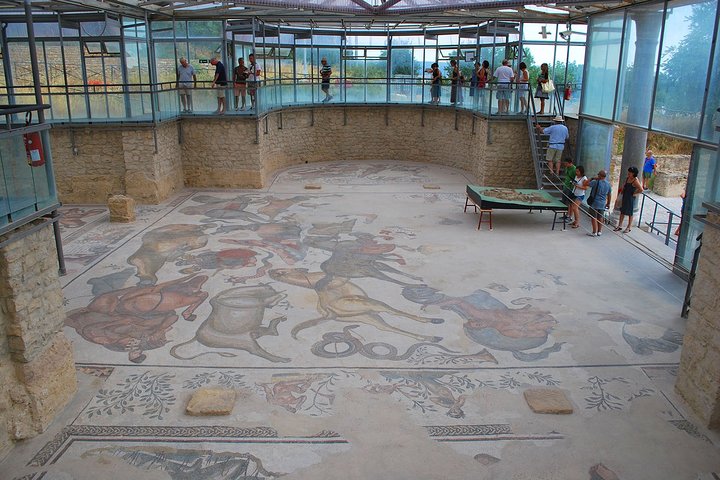 Piazza Armerina and Caltagirone with wine tasting and lunch in the winery
