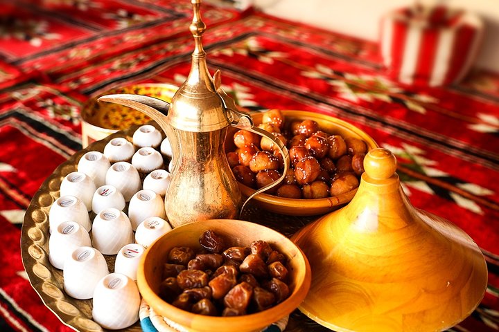 Abu Dhabi: Desert Safari with BBQ, Camel Ride & Sandboarding