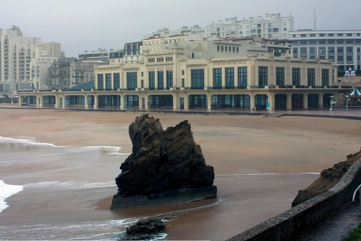 Private 3-hour Walking Tour of Biarritz with official tour guide