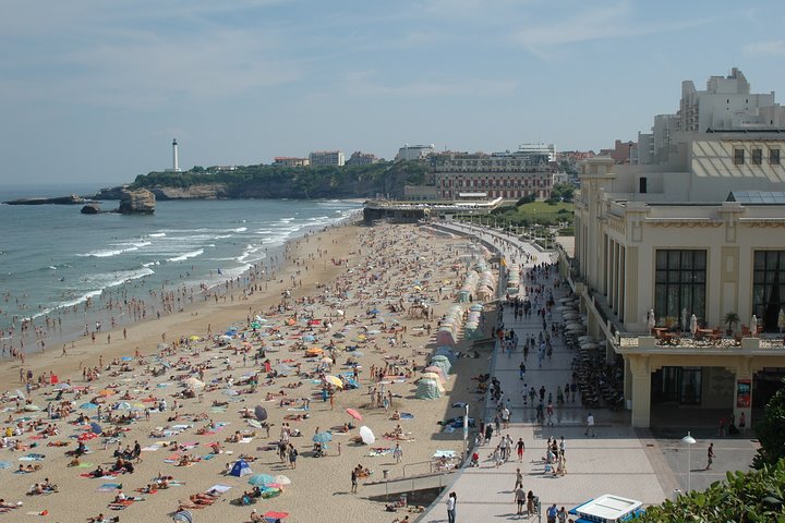 Private 3-hour Walking Tour of Biarritz with official tour guide