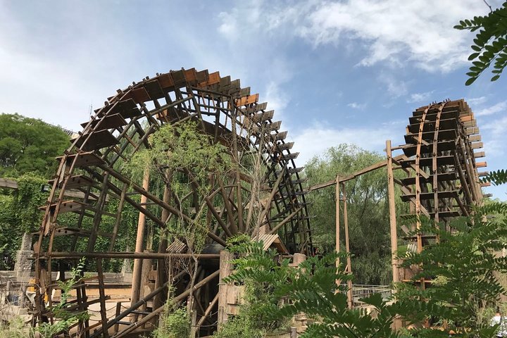 Private Lanzhou Day Tour: White Pagoda Hill, Zhongshan Bridge, Yellow River etc