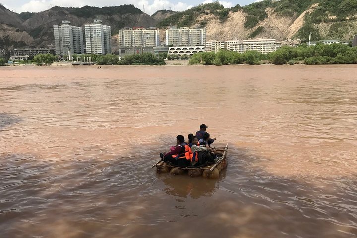 Private Lanzhou Day Tour: White Pagoda Hill, Zhongshan Bridge, Yellow River etc