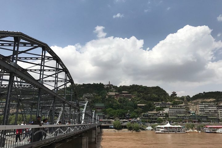 Private Lanzhou Day Tour: White Pagoda Hill, Zhongshan Bridge, Yellow River etc