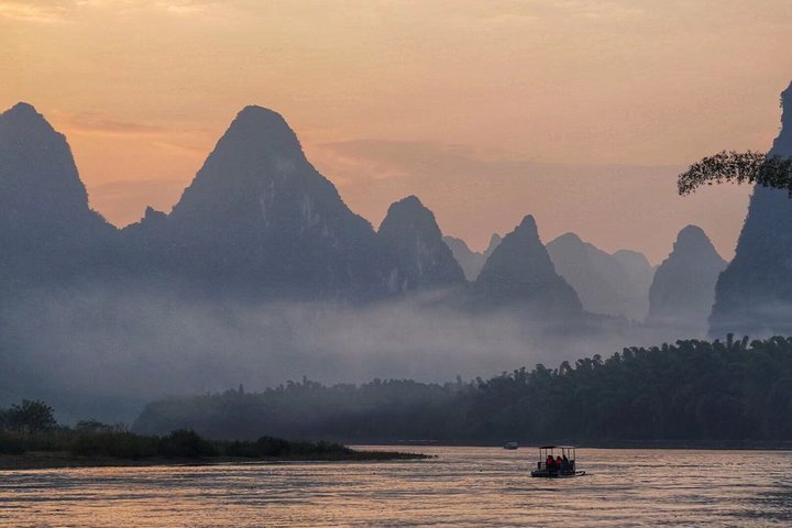 Private Day Tour to Yangshuo from Guilin: Yulong River, Li River Boat and More