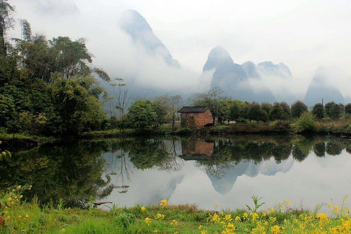 Private Day Tour to Yangshuo from Guilin: Yulong River, Li River Boat and More