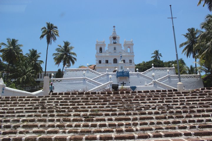 Full-Day Tour Old Goa Dudhsagar Falls and Spice Plantation
